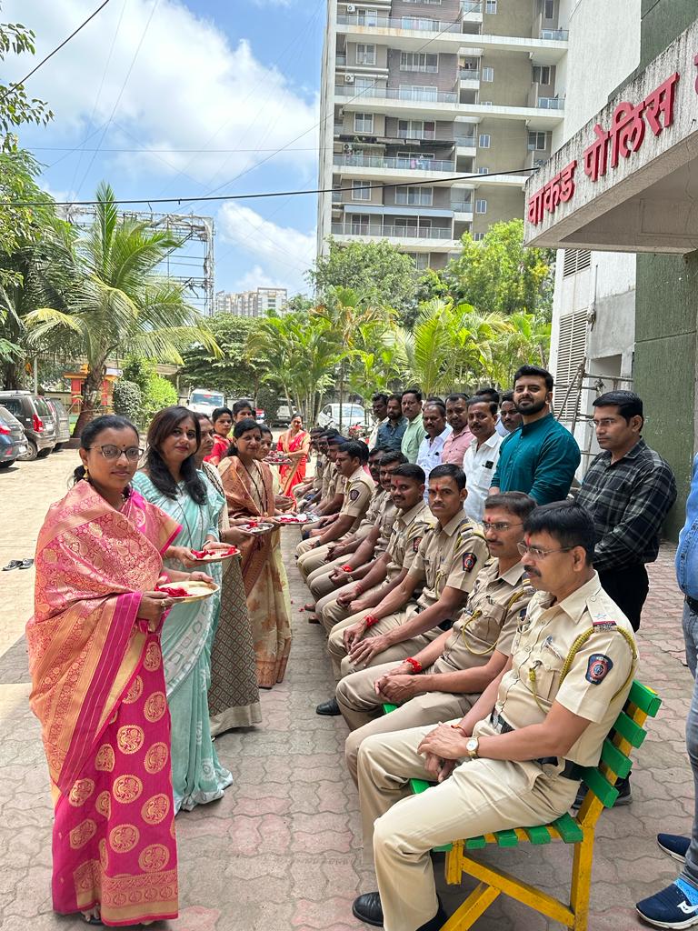 पोलीस मित्र संघटना महाराष्ट्र राज्य पिंपरी चिंचवड शहर संघटनेच्या वतीने पोलिस बांधवांना राखी बांधण्याचा कार्यक्रम