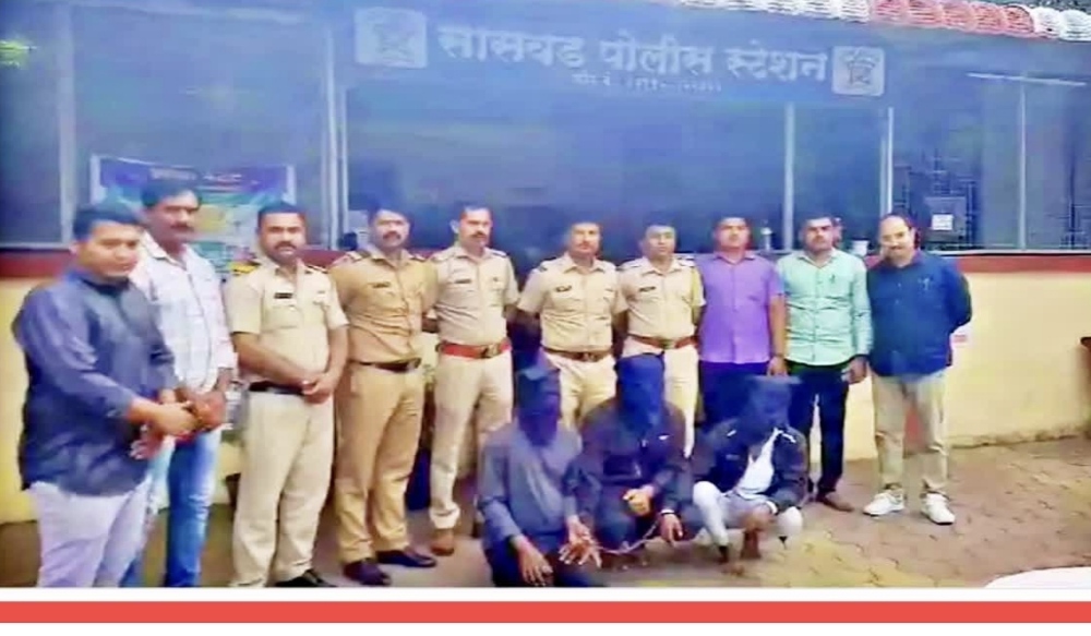 पुणे शहरात भरदिवसा १४ वर्षीय मुलीचे  घरासमोरुन अपहरण पोलिसांनी आरोपींना केली अटक