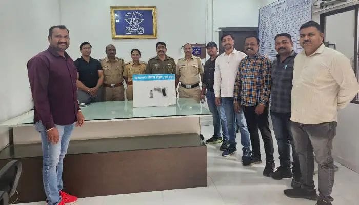 हौसेखातर कमरेला पिस्टल लावून सहकारनगर परिसरात खुलेआम फिरणारा अल्पवयीन मुलगा अटक