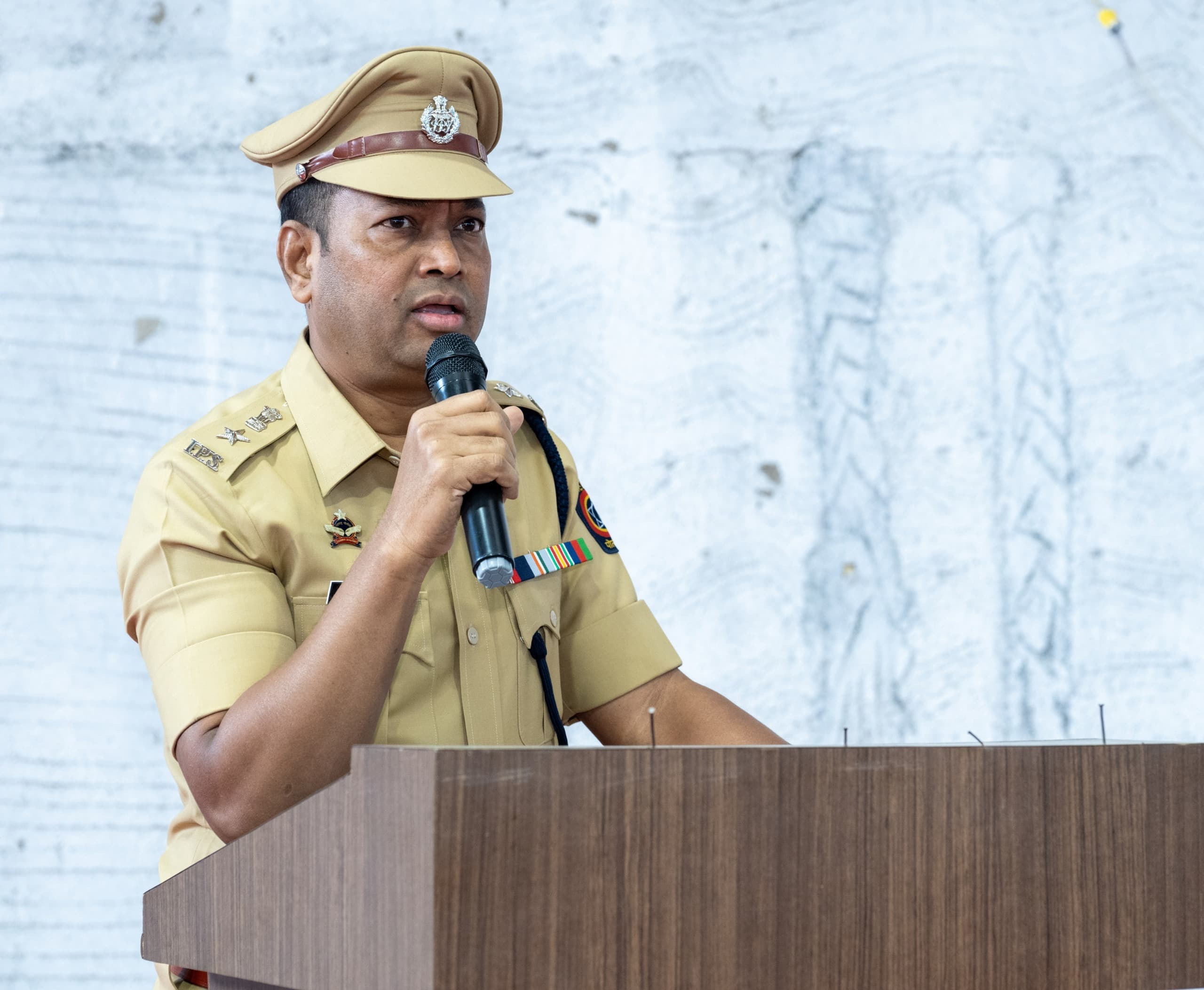 पोलिस हे आपले शत्रु नव्हे मित्र* *डाॅ.राजकुमार शिंदेः उपायुक्तांनी साधला ‘एमआयटी एडीटी’तील विद्यार्थ्यांशी संवाद