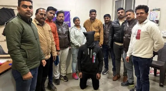 रवी जाधव टोळीवर मोक्का कारवाई झालेल्या गुन्ह्यात सव्वा वर्षे फरार असलेल्या गुंडाला खंडणी विरोधी पथकाने केले जेरबंद